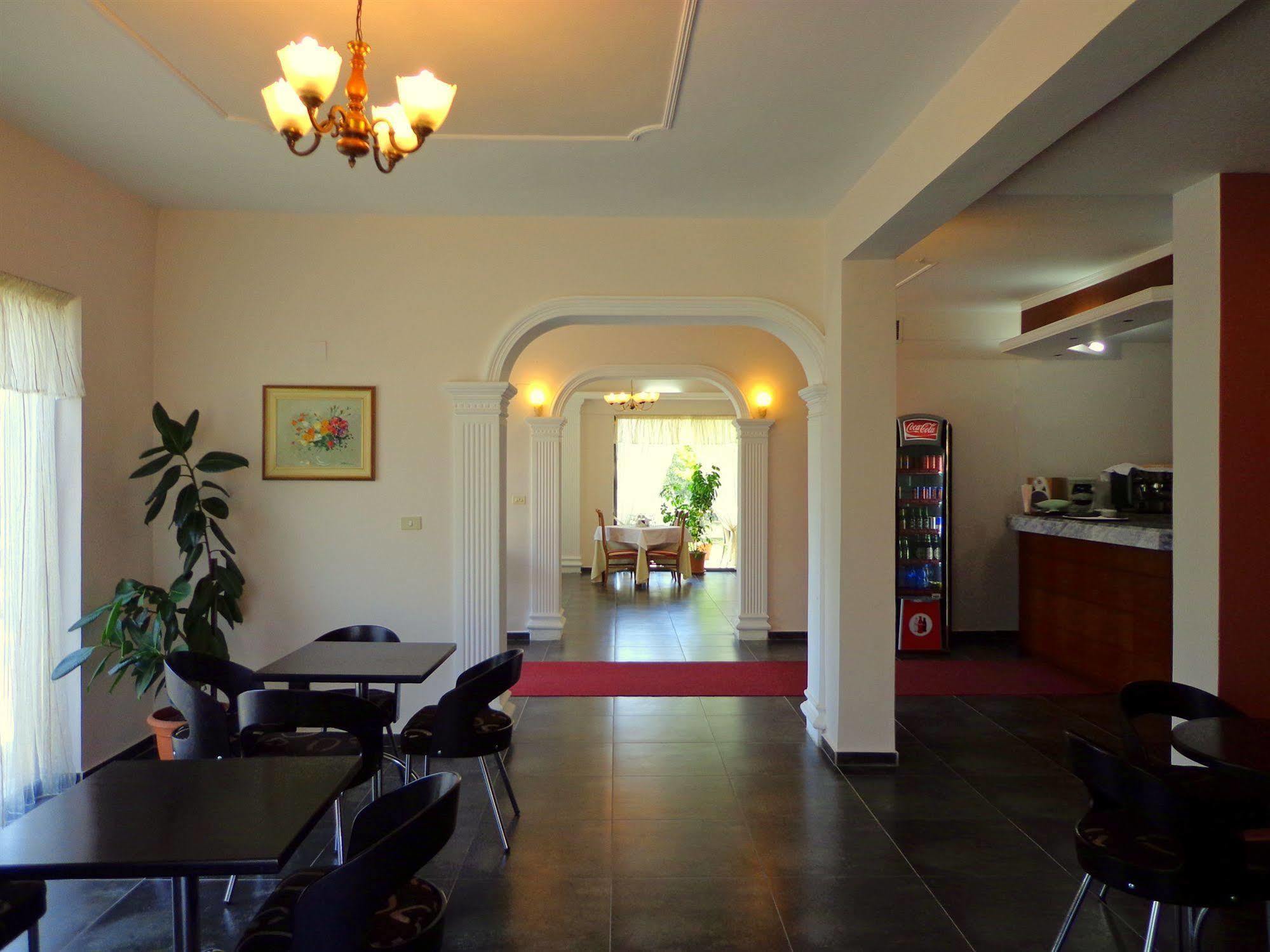Hotel Viktoria Tirana Mjull-Bethore Interno foto